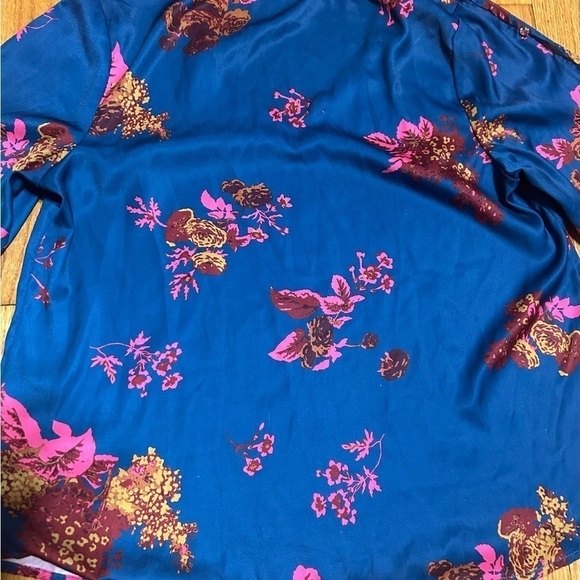 ModCloth Blue Satin Feel Floral Button Down Sleeves Relaxed Fit Size XL - Picture 10 of 11